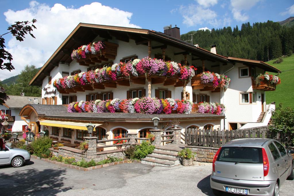 Hotel Mooserhof Sexten Exterior photo